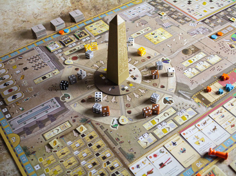 Plansza i obelisk z gry planszowej Tekhenu