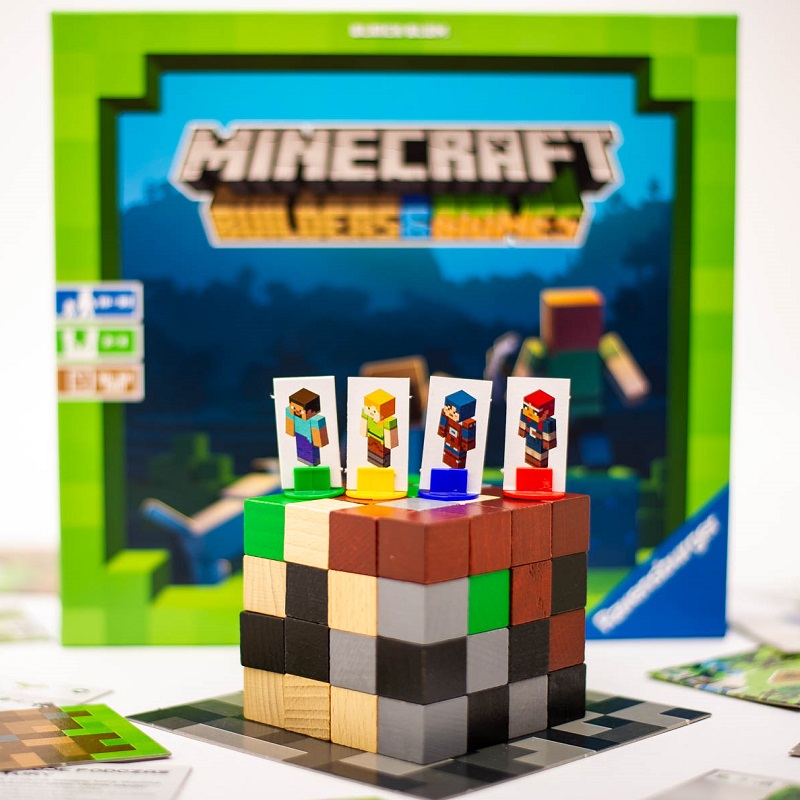 Okładka i pionki gry planszowej Minecraft