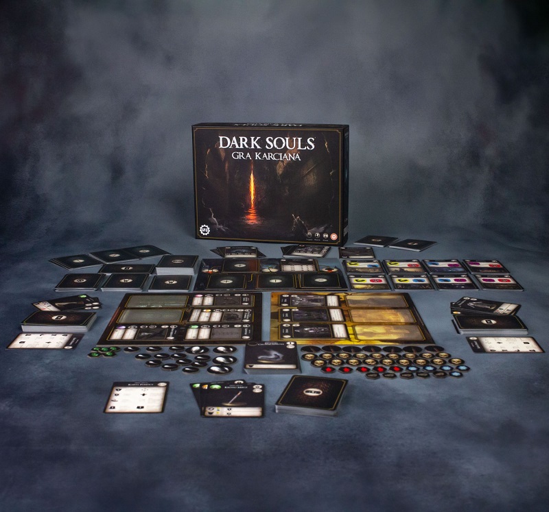 Komponenty i pudełko gry karcianej Dark Souls